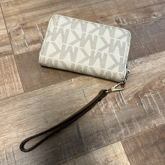 Michael Kors, small wallet, wristlet cream color with gold accents - Picture 3 of 4